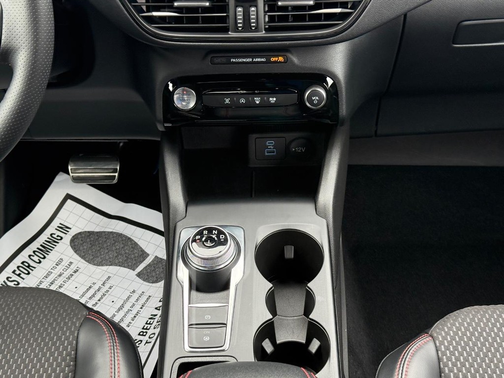 Ford Escape Vehicle Full-screen Gallery Image 10