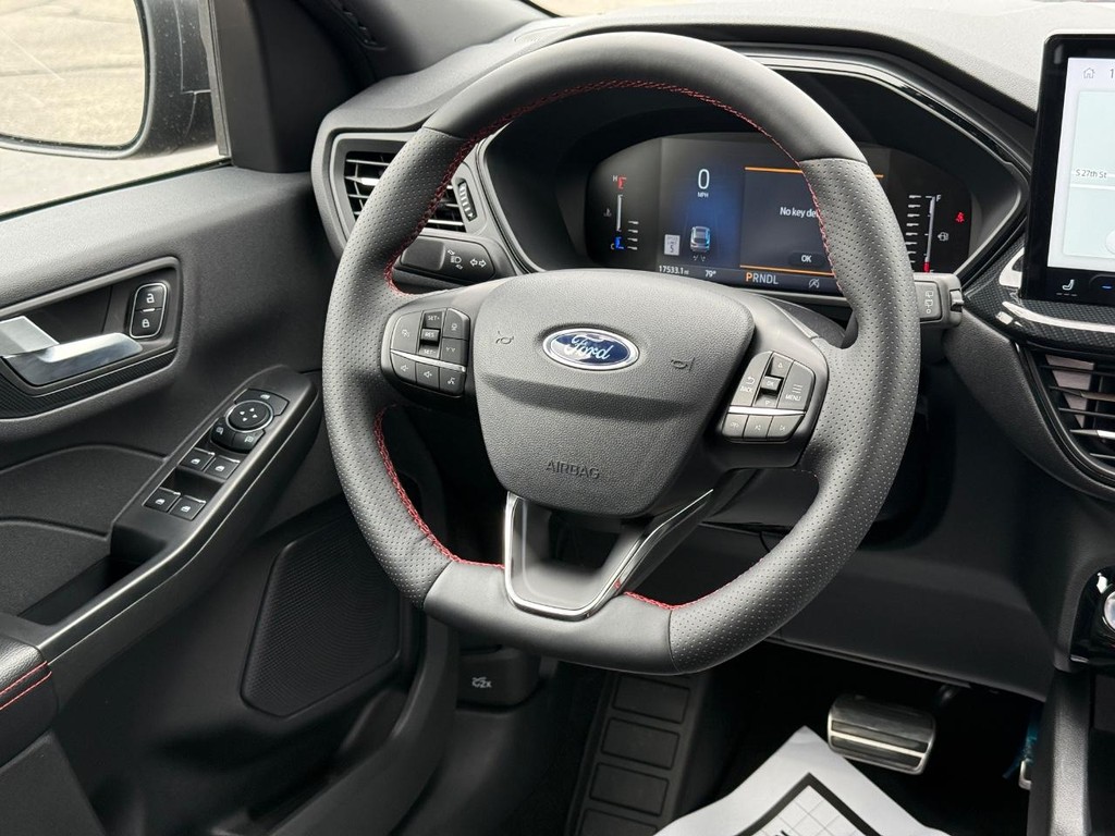 Ford Escape Vehicle Full-screen Gallery Image 11