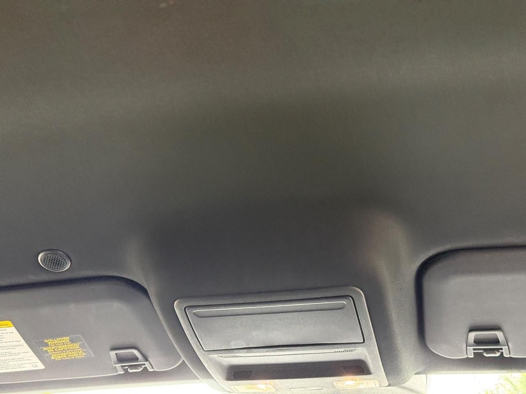 Ford Escape Vehicle Full-screen Gallery Image 13