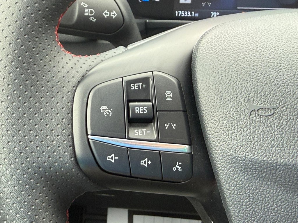 Ford Escape Vehicle Full-screen Gallery Image 15
