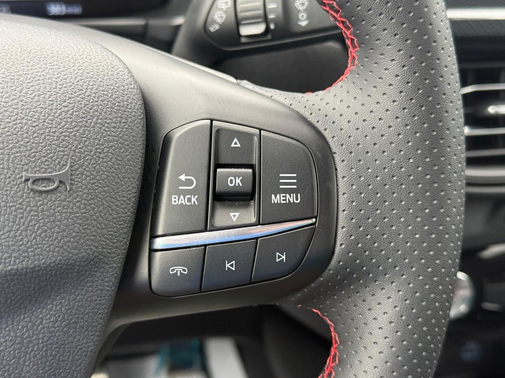 Ford Escape Vehicle Full-screen Gallery Image 16