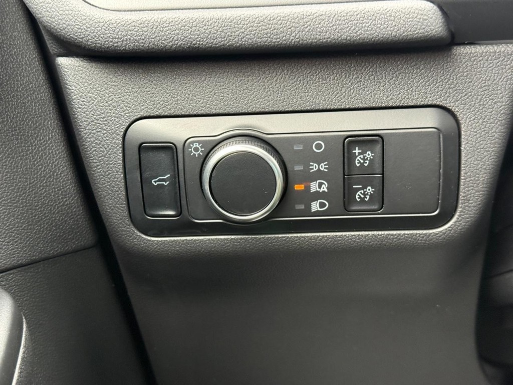 Ford Escape Vehicle Full-screen Gallery Image 21