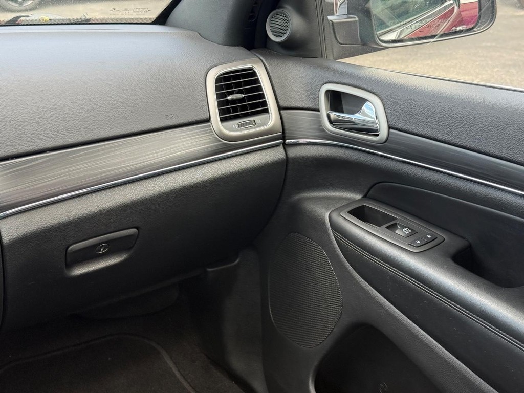 Jeep Grand Cherokee WK Vehicle Full-screen Gallery Image 12