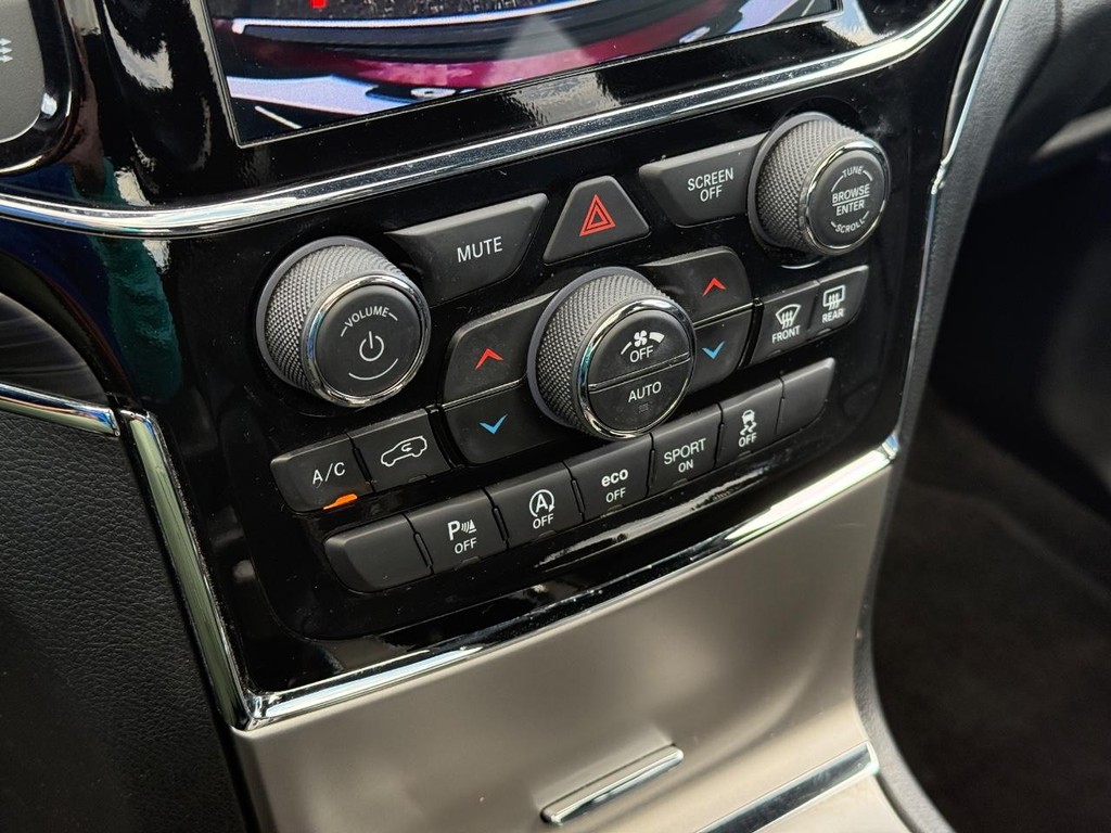 Jeep Grand Cherokee WK Vehicle Full-screen Gallery Image 18