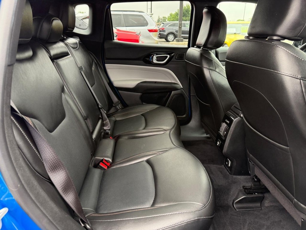 Jeep Compass Vehicle Full-screen Gallery Image 07