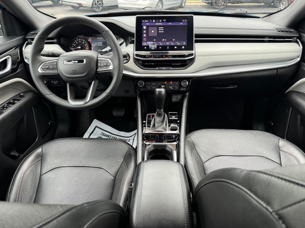 Jeep Compass Vehicle Full-screen Gallery Image 08