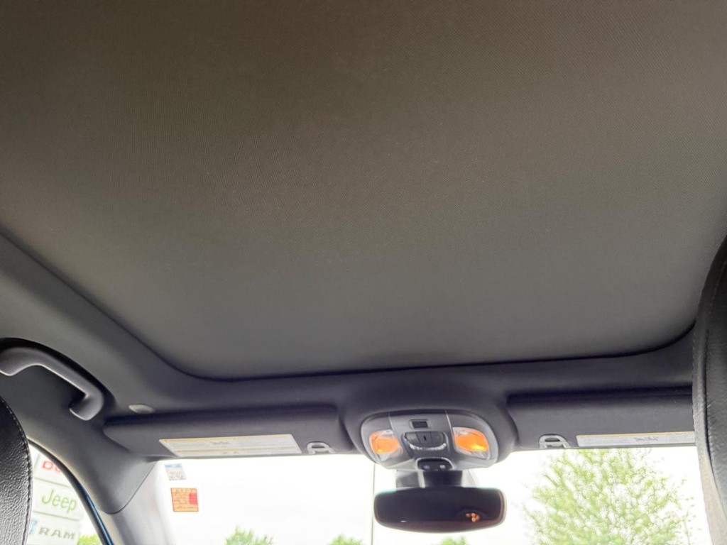 Jeep Compass Vehicle Full-screen Gallery Image 10
