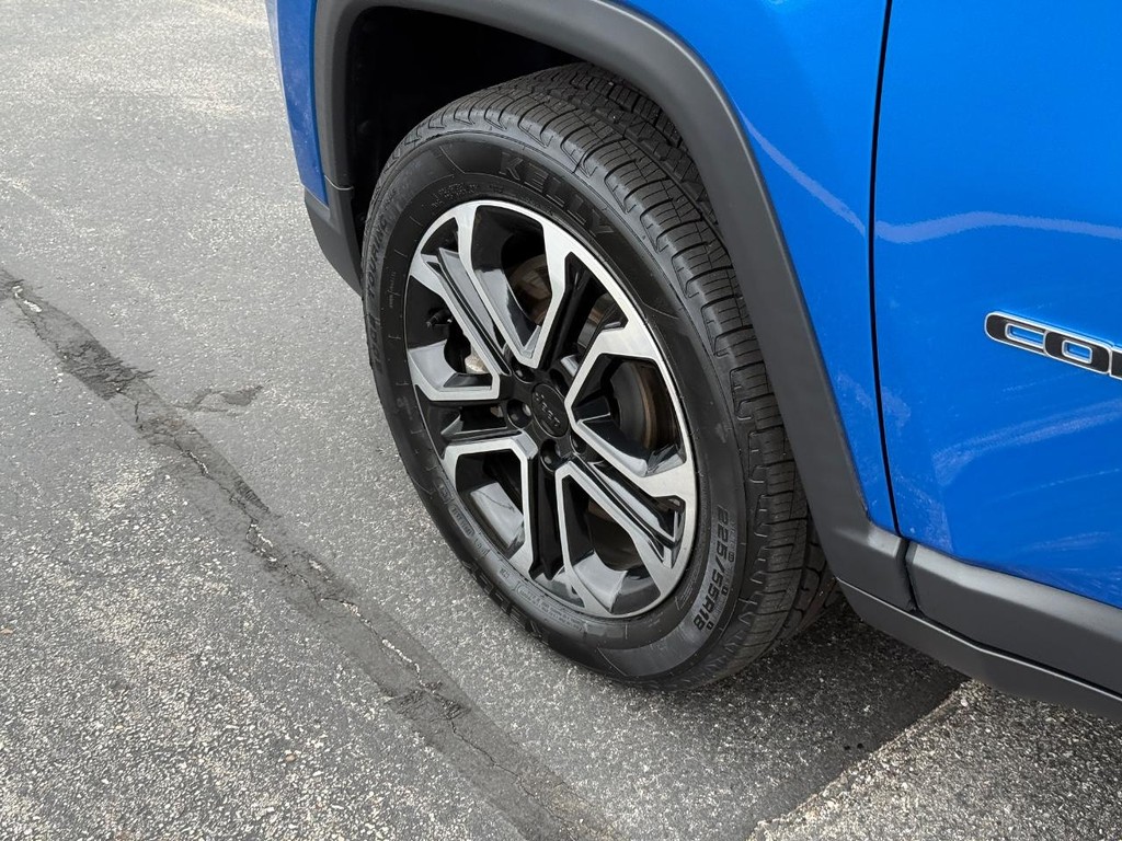 Jeep Compass Vehicle Full-screen Gallery Image 11