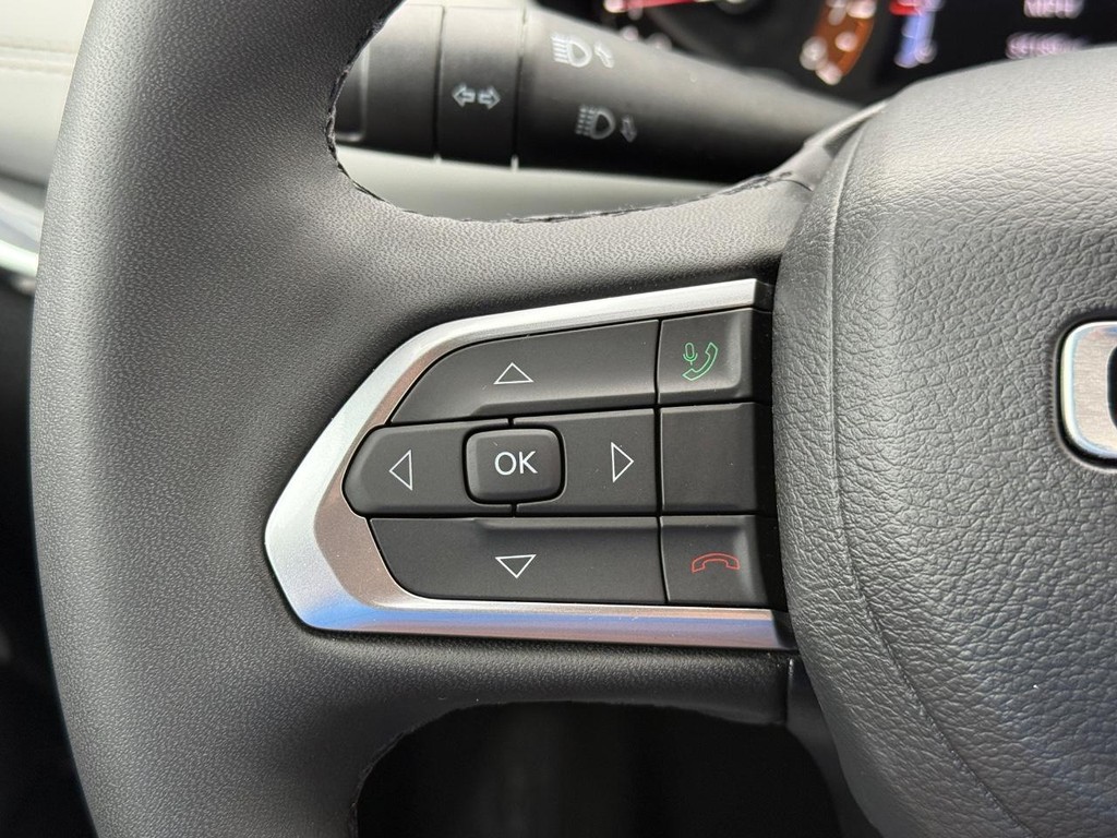 Jeep Compass Vehicle Full-screen Gallery Image 12
