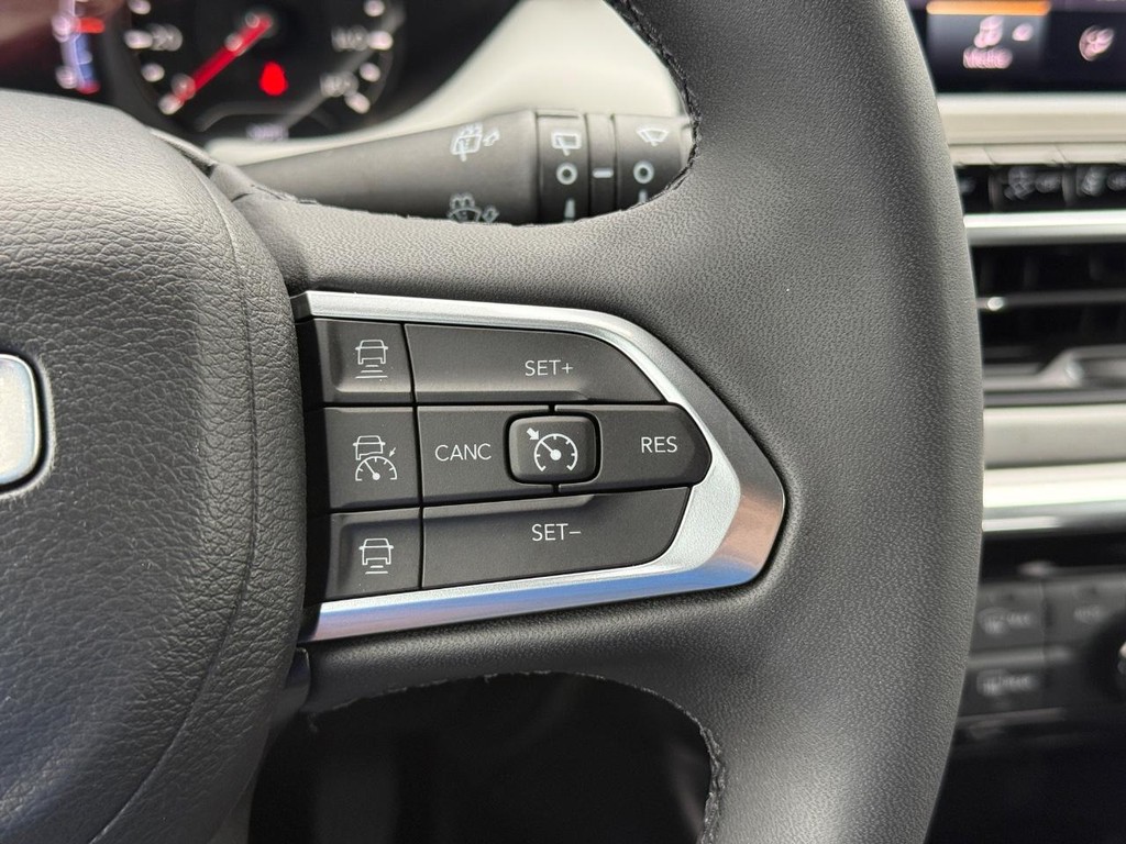Jeep Compass Vehicle Full-screen Gallery Image 13