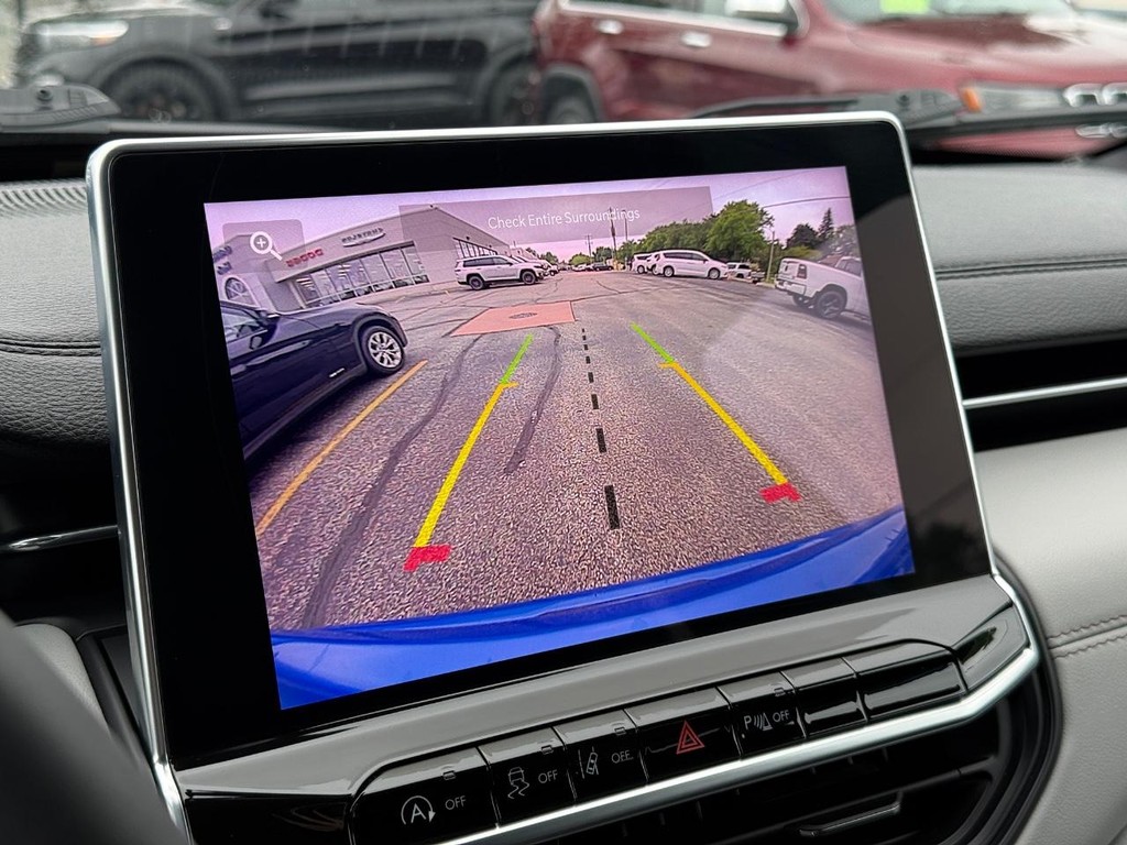 Jeep Compass Vehicle Full-screen Gallery Image 15