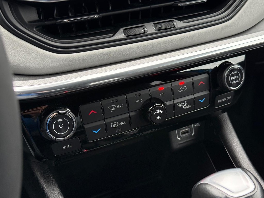 Jeep Compass Vehicle Full-screen Gallery Image 16