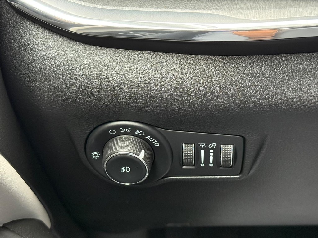 Jeep Compass Vehicle Full-screen Gallery Image 18