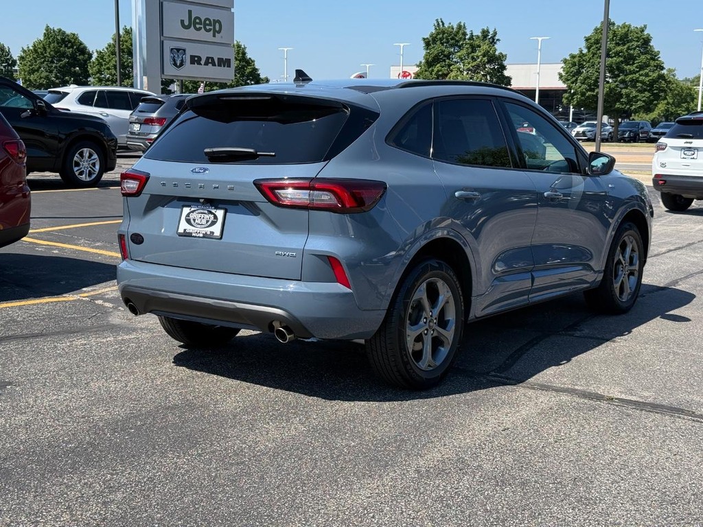 Ford Escape Vehicle Full-screen Gallery Image 03