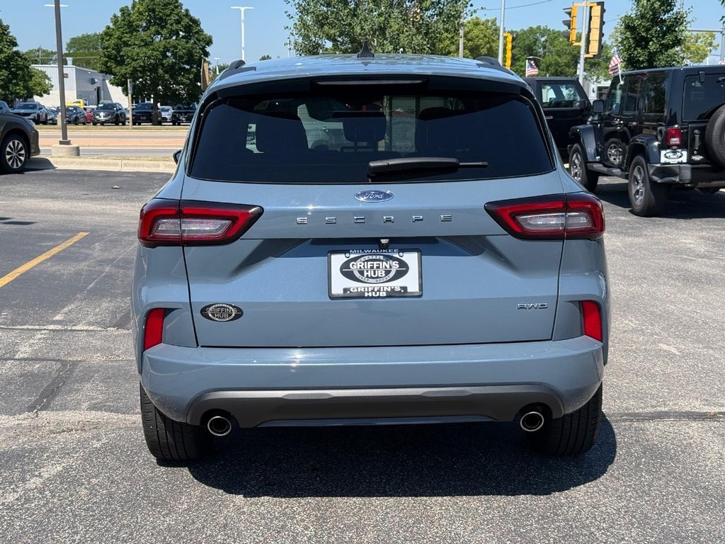 Ford Escape Vehicle Full-screen Gallery Image 04