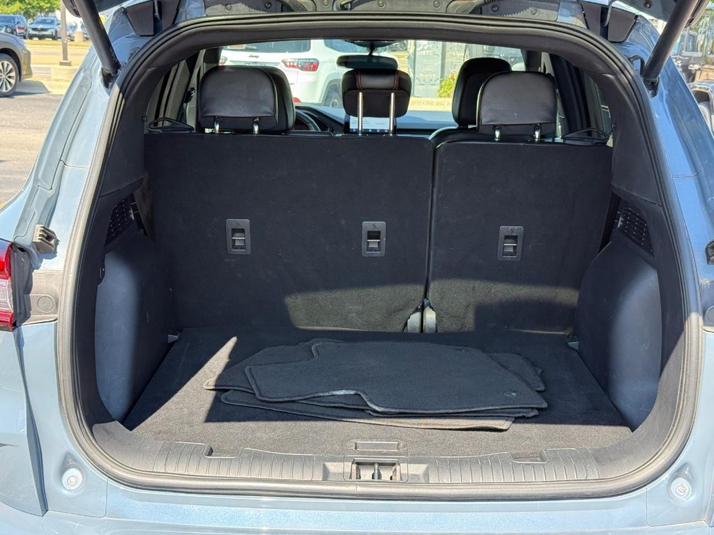 Ford Escape Vehicle Full-screen Gallery Image 05