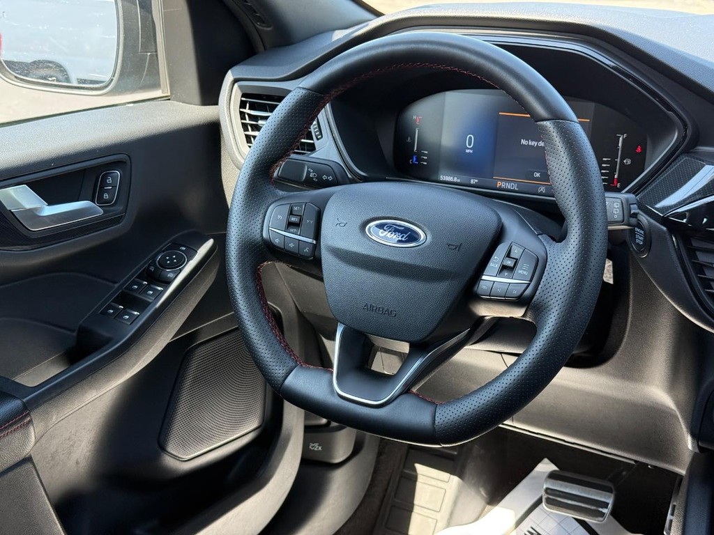 Ford Escape Vehicle Full-screen Gallery Image 11
