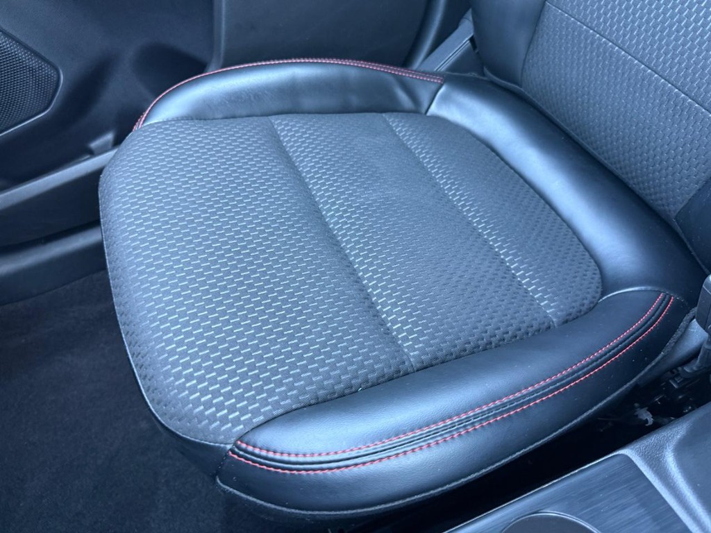 Ford Escape Vehicle Full-screen Gallery Image 20