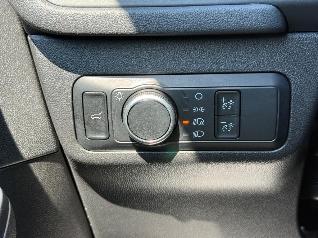 Ford Escape Vehicle Full-screen Gallery Image 21