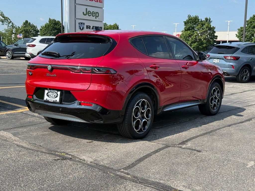 Alfa Romeo Tonale Vehicle Full-screen Gallery Image 03