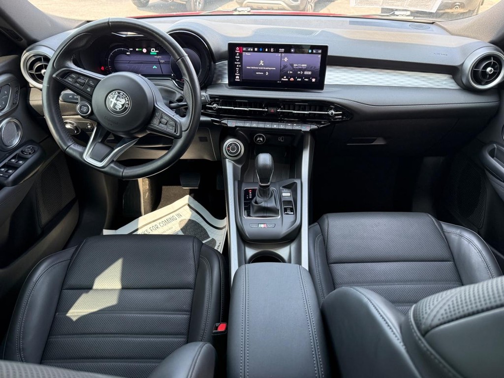 Alfa Romeo Tonale Vehicle Full-screen Gallery Image 08