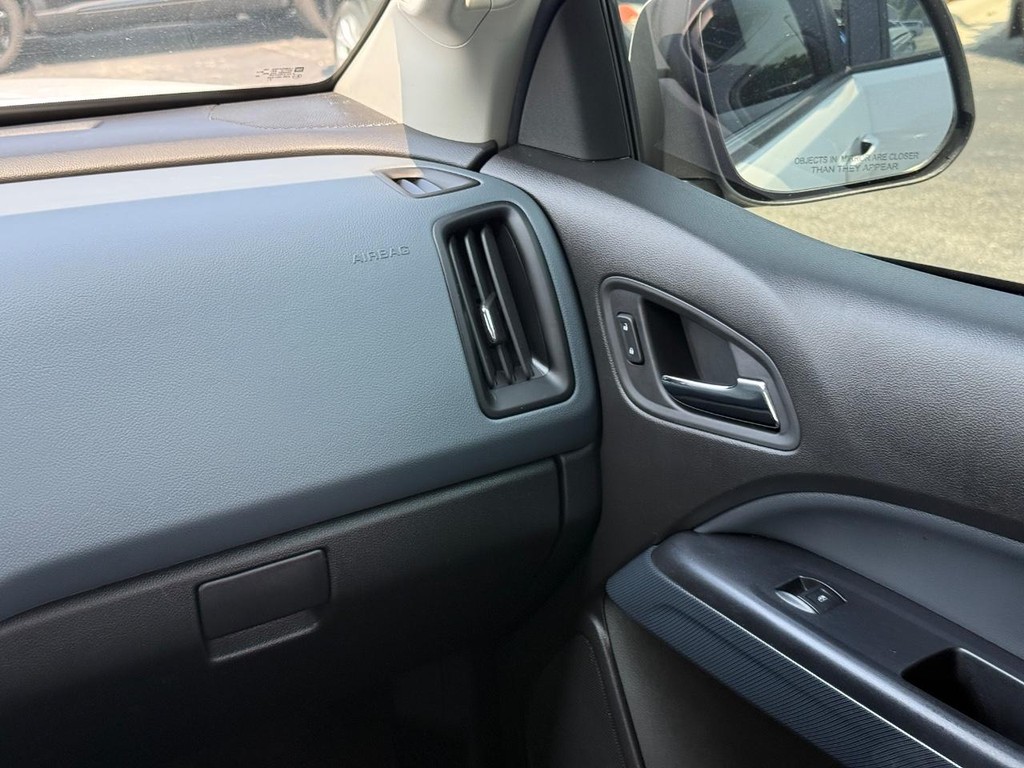 Chevrolet Colorado Vehicle Full-screen Gallery Image 12