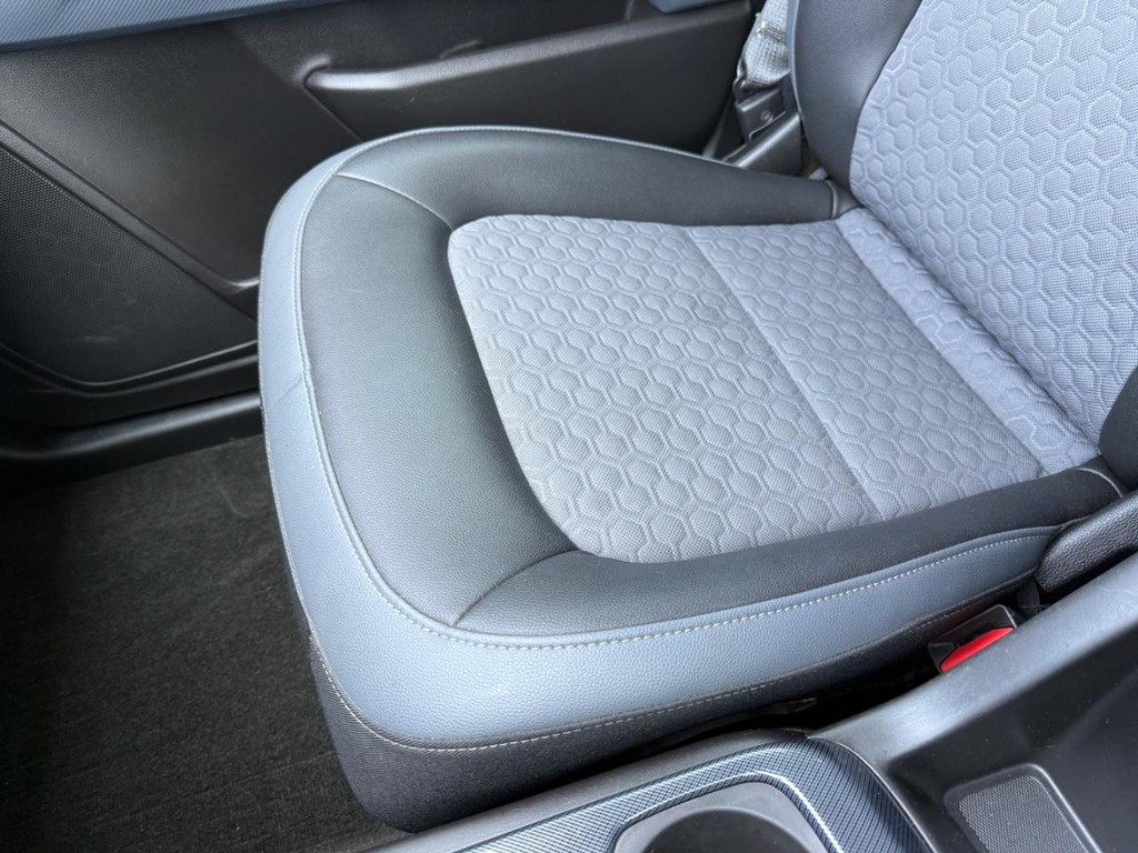 Chevrolet Colorado Vehicle Full-screen Gallery Image 19