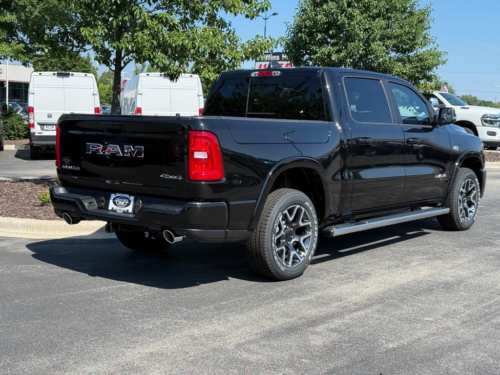 Ram 1500 Vehicle Full-screen Gallery Image 03