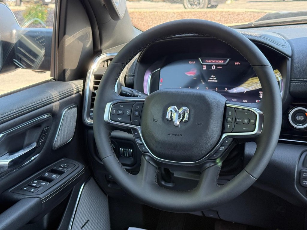 Ram 1500 Vehicle Full-screen Gallery Image 10