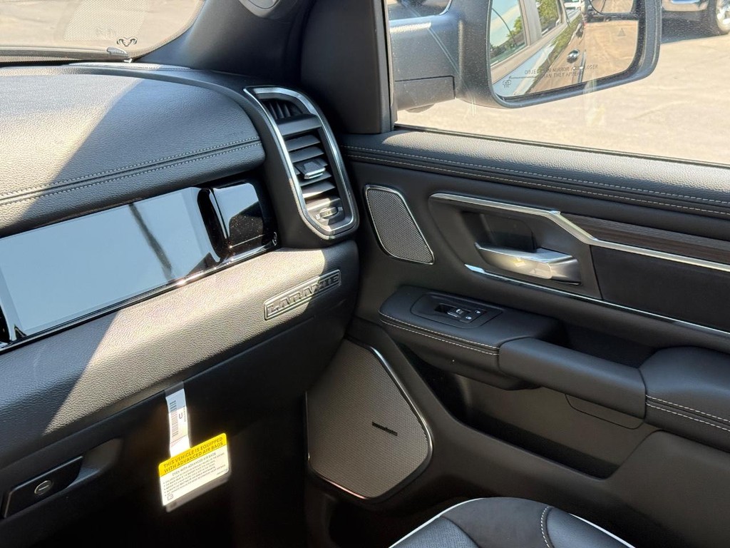 Ram 1500 Vehicle Full-screen Gallery Image 11
