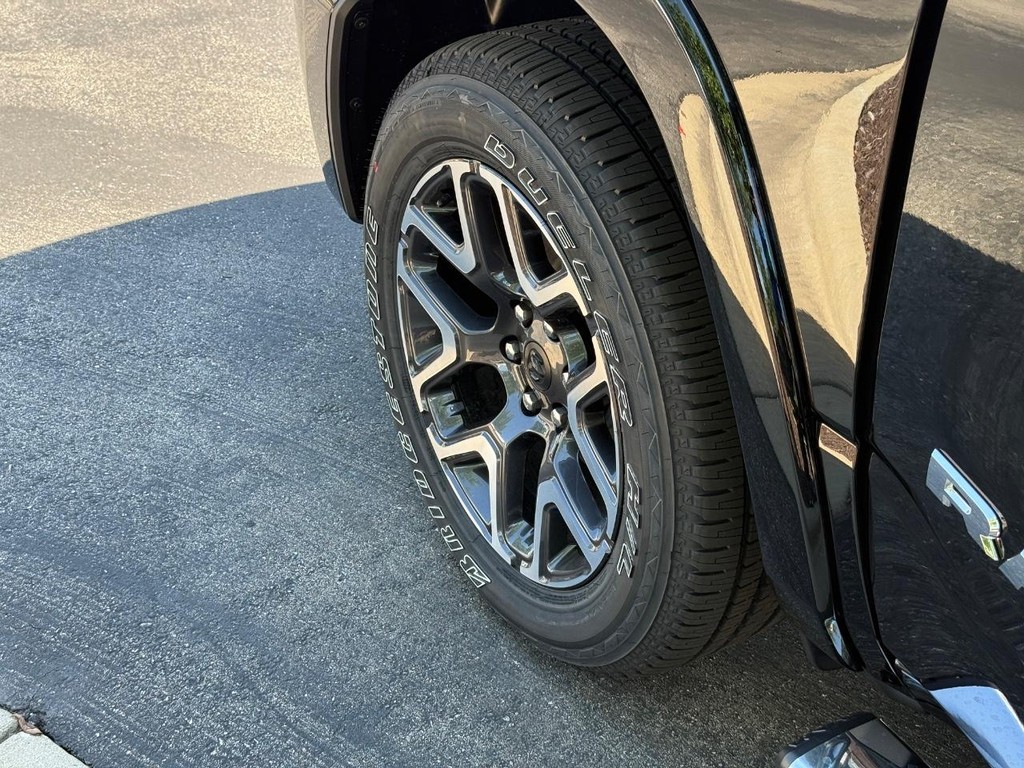 Ram 1500 Vehicle Full-screen Gallery Image 12
