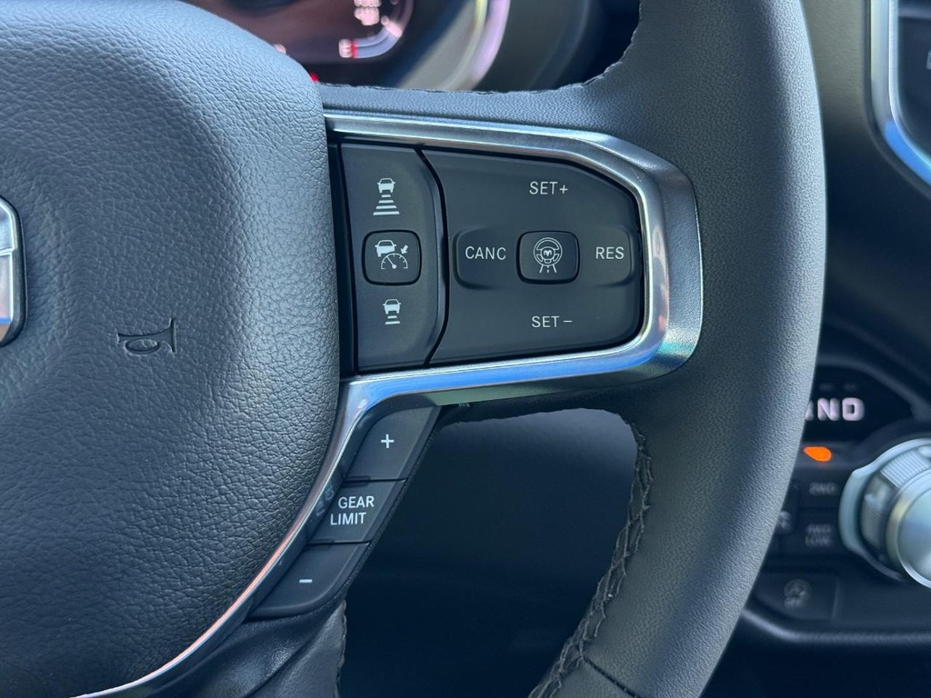 Ram 1500 Vehicle Full-screen Gallery Image 14