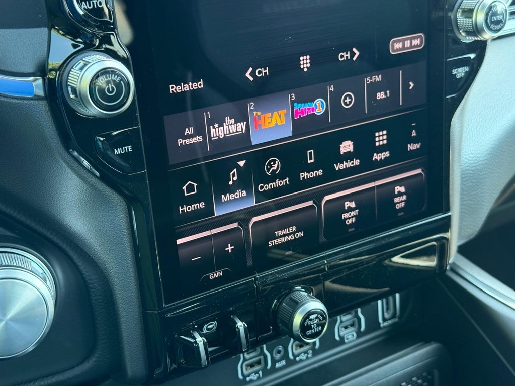 Ram 1500 Vehicle Full-screen Gallery Image 17