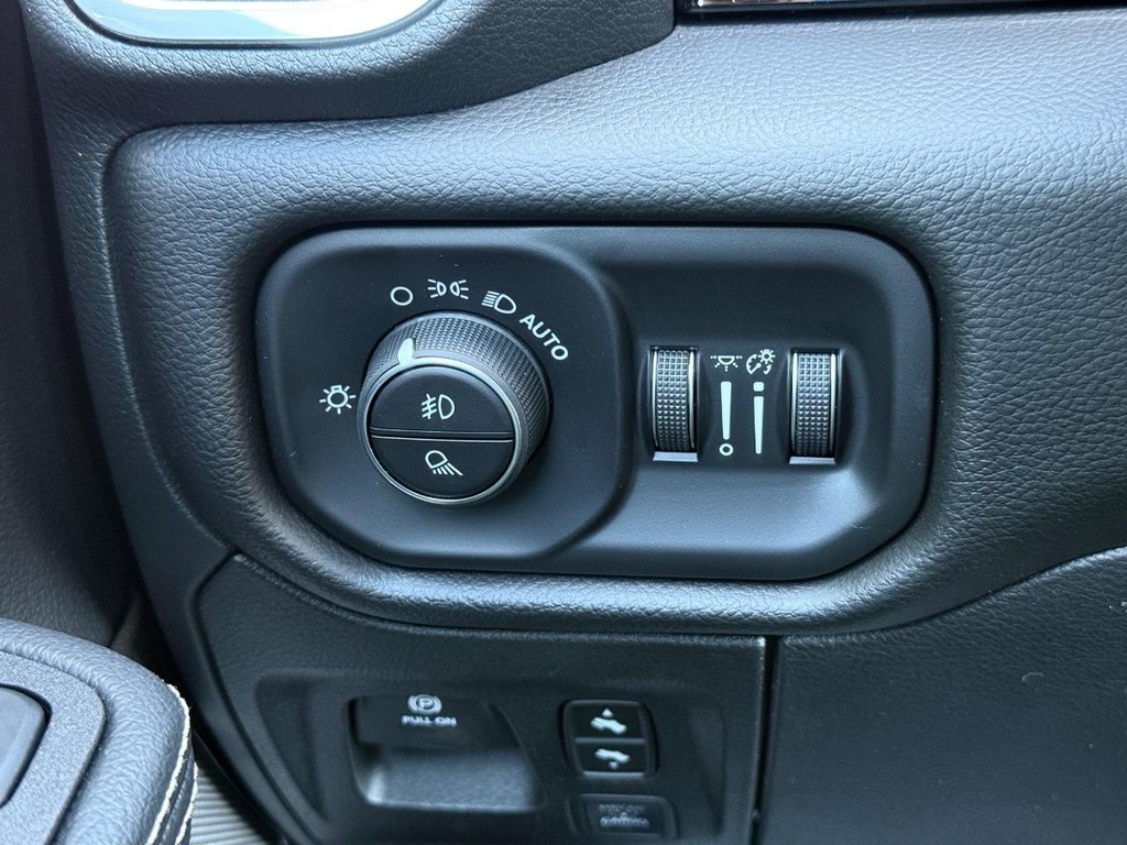 Ram 1500 Vehicle Full-screen Gallery Image 19