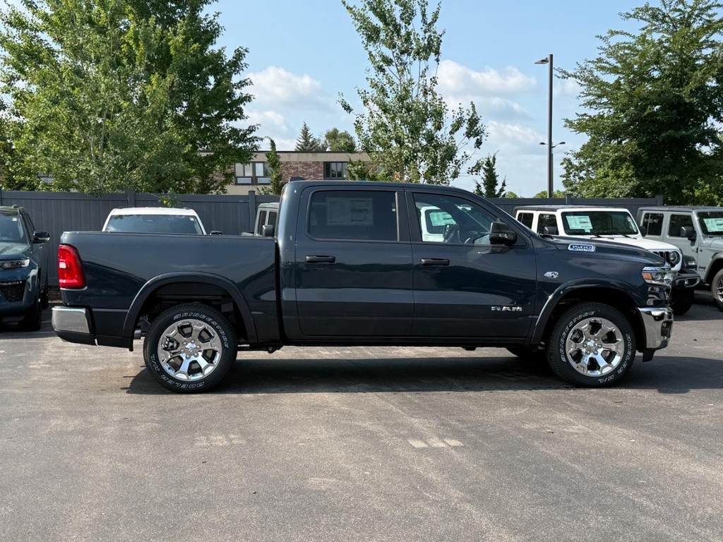 Ram 1500 Vehicle Full-screen Gallery Image 02