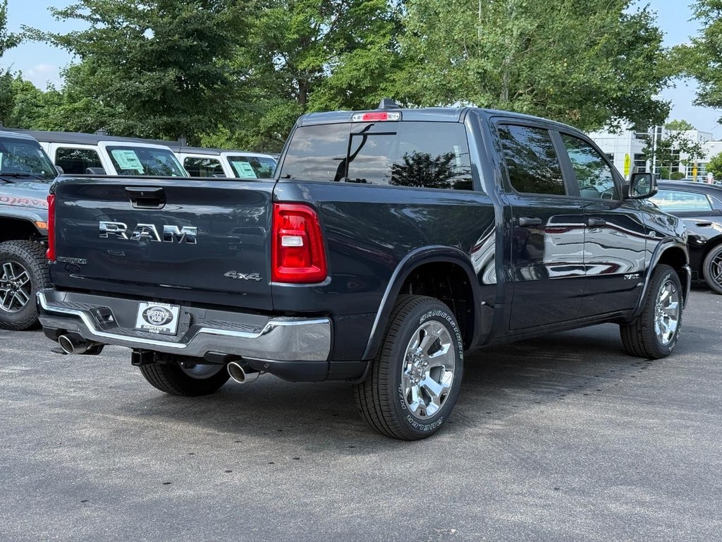 Ram 1500 Vehicle Full-screen Gallery Image 03