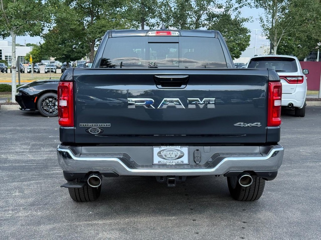 Ram 1500 Vehicle Full-screen Gallery Image 04