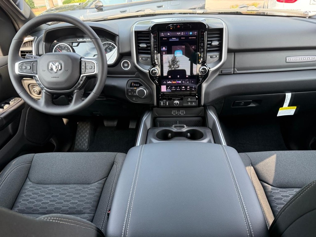 Ram 1500 Vehicle Full-screen Gallery Image 07