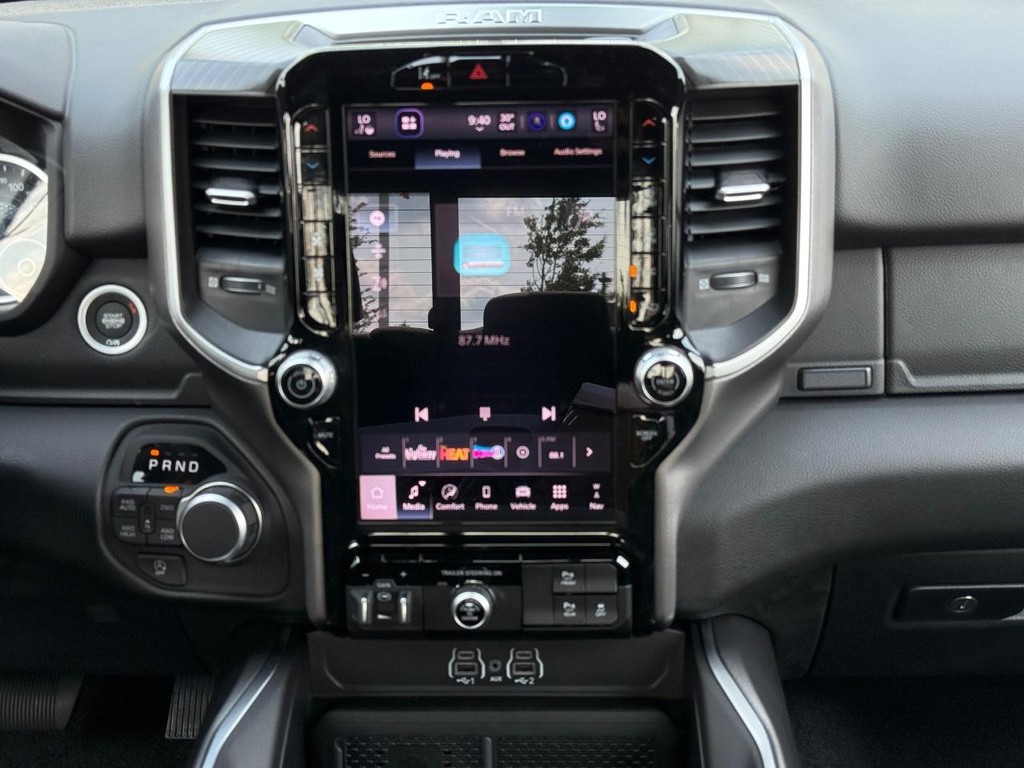 Ram 1500 Vehicle Full-screen Gallery Image 08