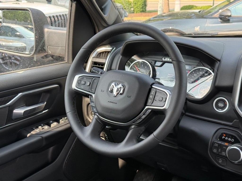 Ram 1500 Vehicle Full-screen Gallery Image 10