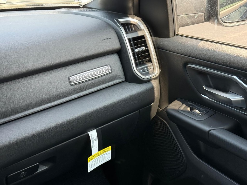 Ram 1500 Vehicle Full-screen Gallery Image 11