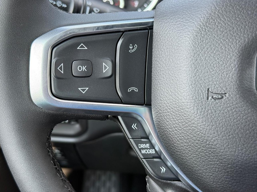 Ram 1500 Vehicle Full-screen Gallery Image 13