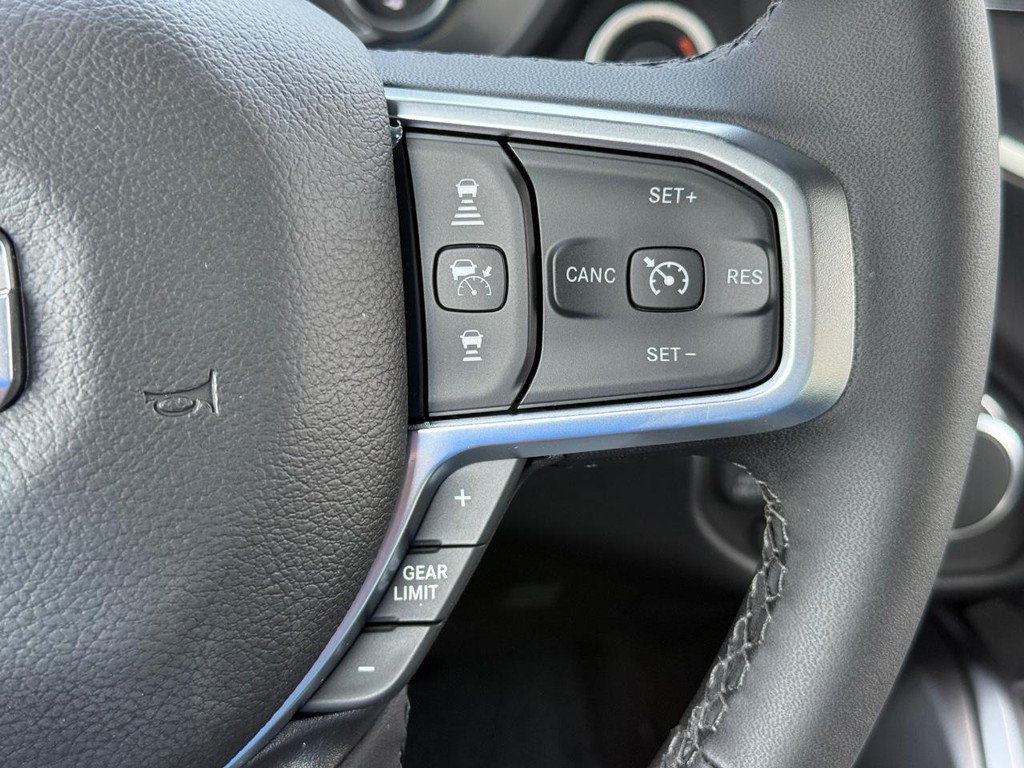 Ram 1500 Vehicle Full-screen Gallery Image 14