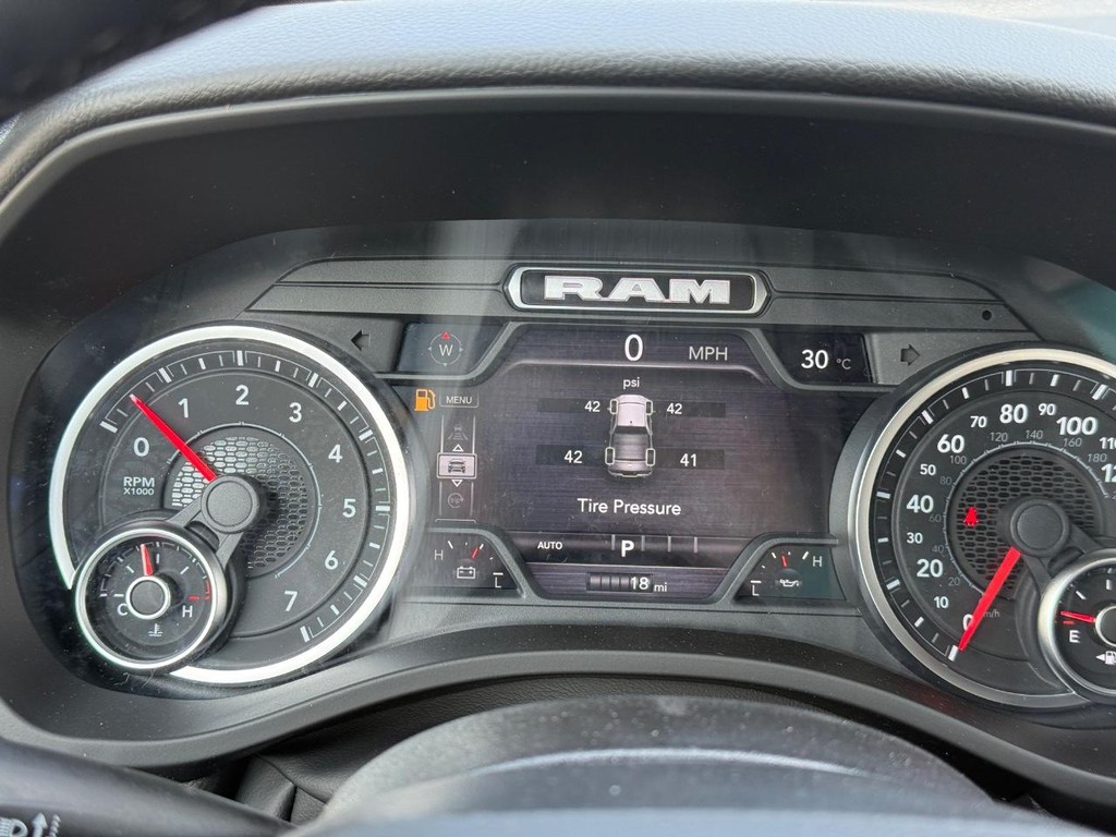 Ram 1500 Vehicle Full-screen Gallery Image 15