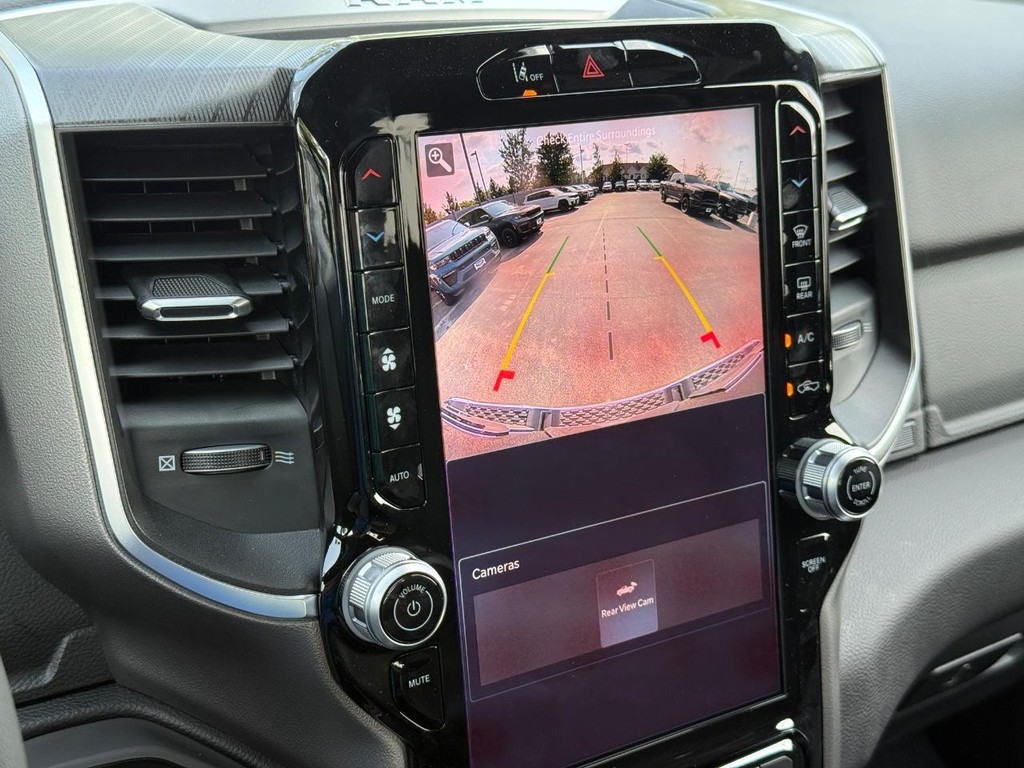 Ram 1500 Vehicle Full-screen Gallery Image 16