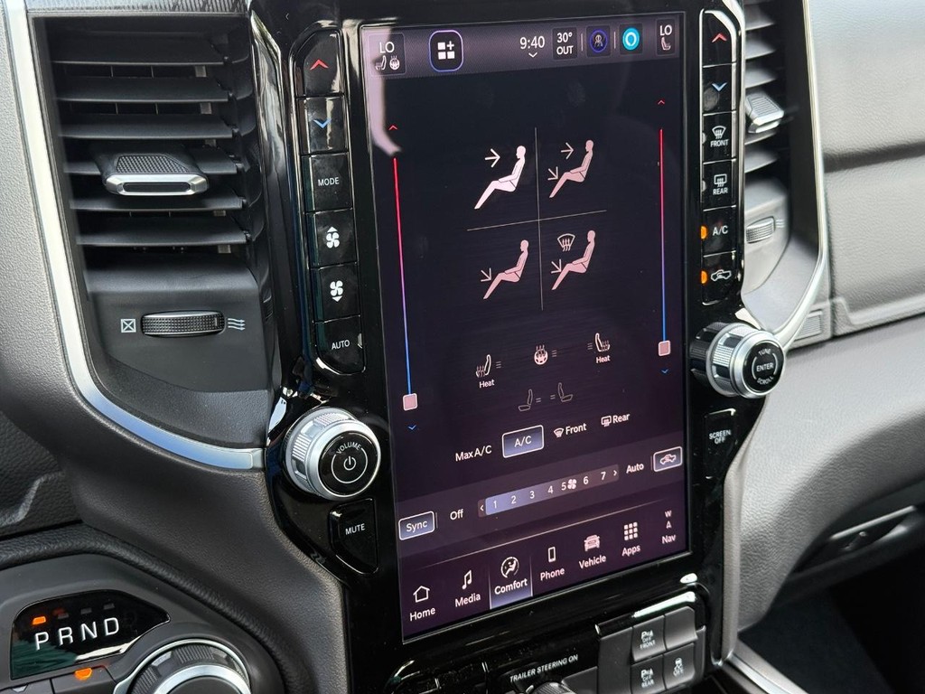Ram 1500 Vehicle Full-screen Gallery Image 17