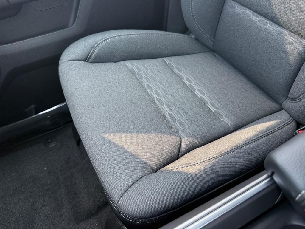 Ram 1500 Vehicle Full-screen Gallery Image 18