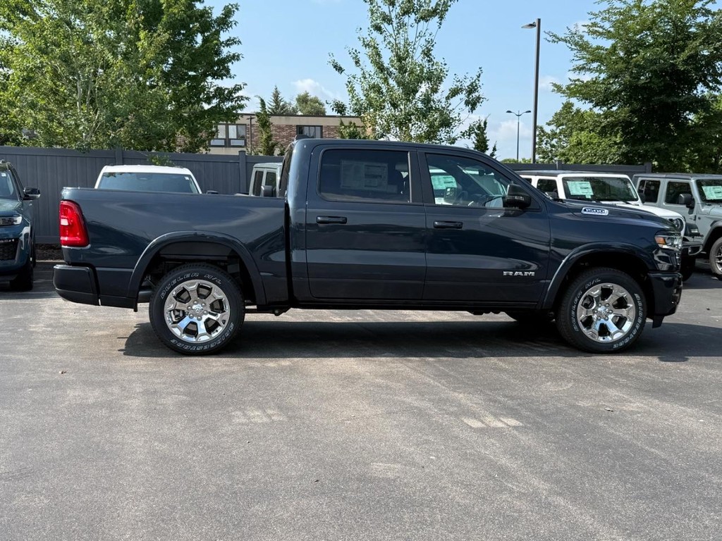 Ram 1500 Vehicle Full-screen Gallery Image 02
