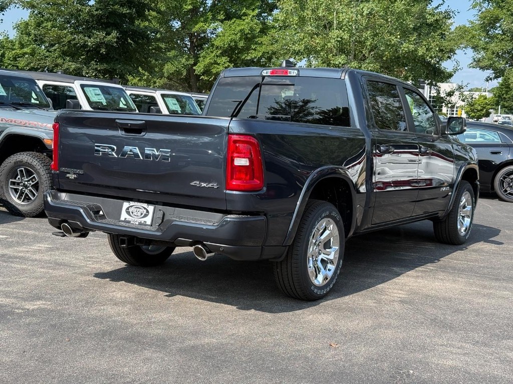 Ram 1500 Vehicle Full-screen Gallery Image 03