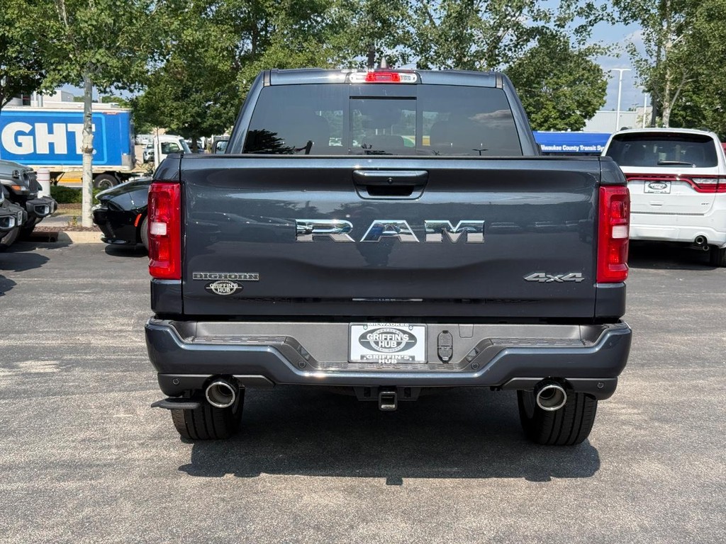 Ram 1500 Vehicle Full-screen Gallery Image 04